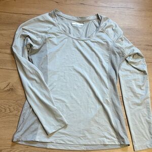 Columbia Light Gray Long-Sleeve Performance Top - Women